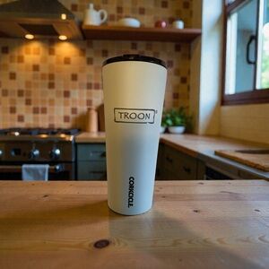 Corkcicle 24oz pale greenTumbler with Black Lid. Hot/cold drinks.